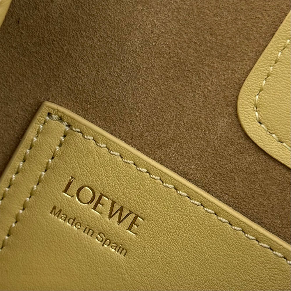 LOEWE Mini Pebble bucket in smooth calfskin(high-end grade)