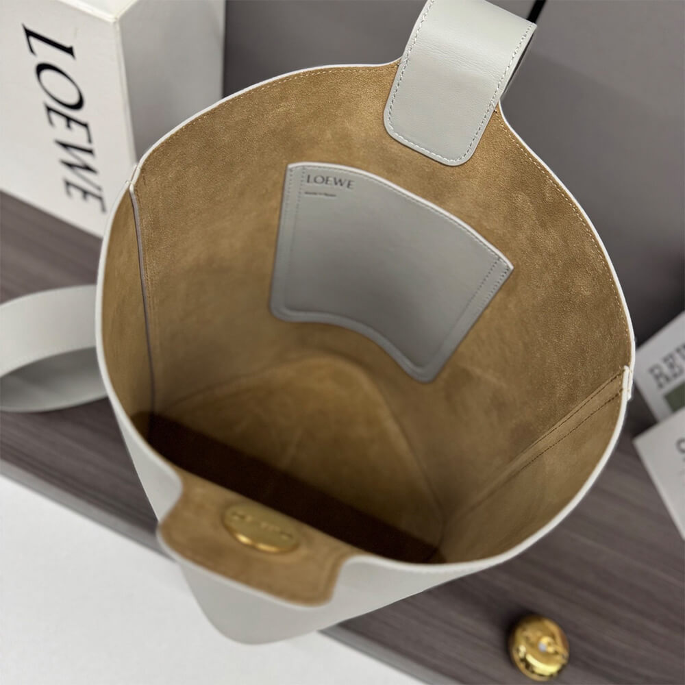 LOEWE Medium Pebble bucket in smooth calfskin(high-end grade)