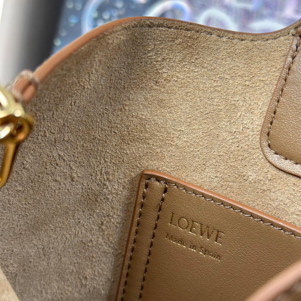 LOEWE Mini Pebble bucket in smooth calfskin(high-end grade)