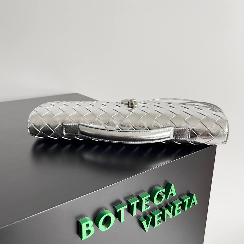 Bottega Veneta Andiamo Clutch(HIGH-END GRADE)
