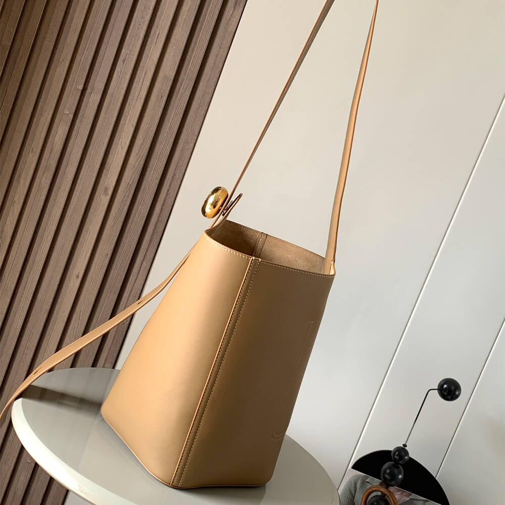 LOEWE Medium Pebble bucket in smooth calfskin(high-end grade)