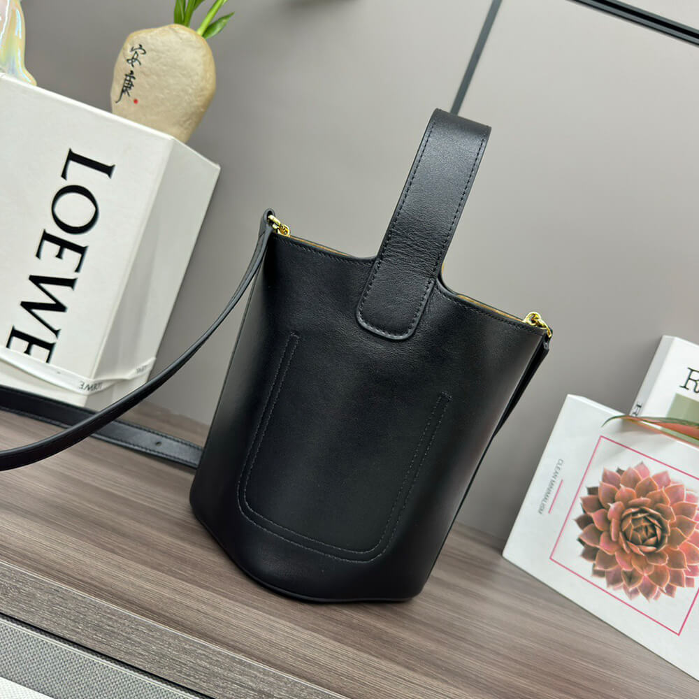LOEWE Mini Pebble bucket in smooth calfskin(high-end grade)