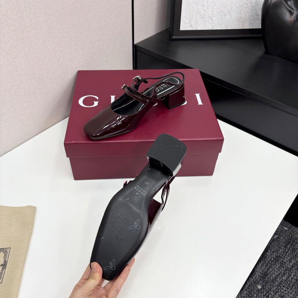 Gucci Women s pump with Double G