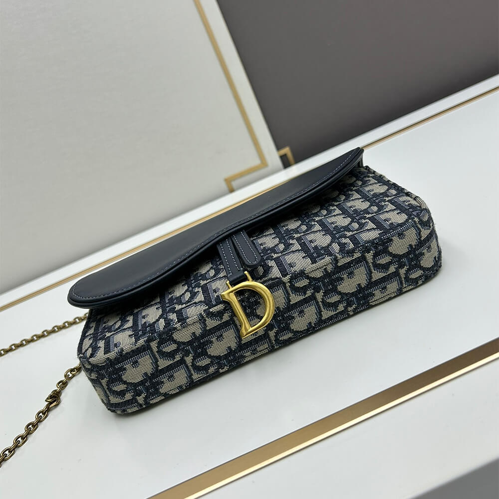 Medium Saddle Pouch with Chain