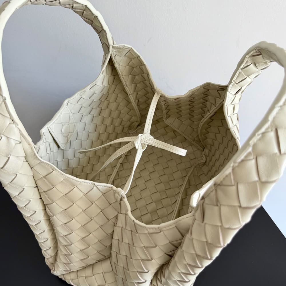 Bottega Veneta Medium Campana(HIGH-END GRADE)