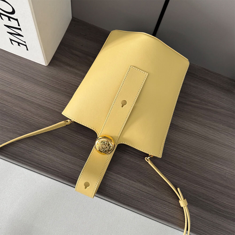 LOEWE Mini Pebble bucket in smooth calfskin(high-end grade)