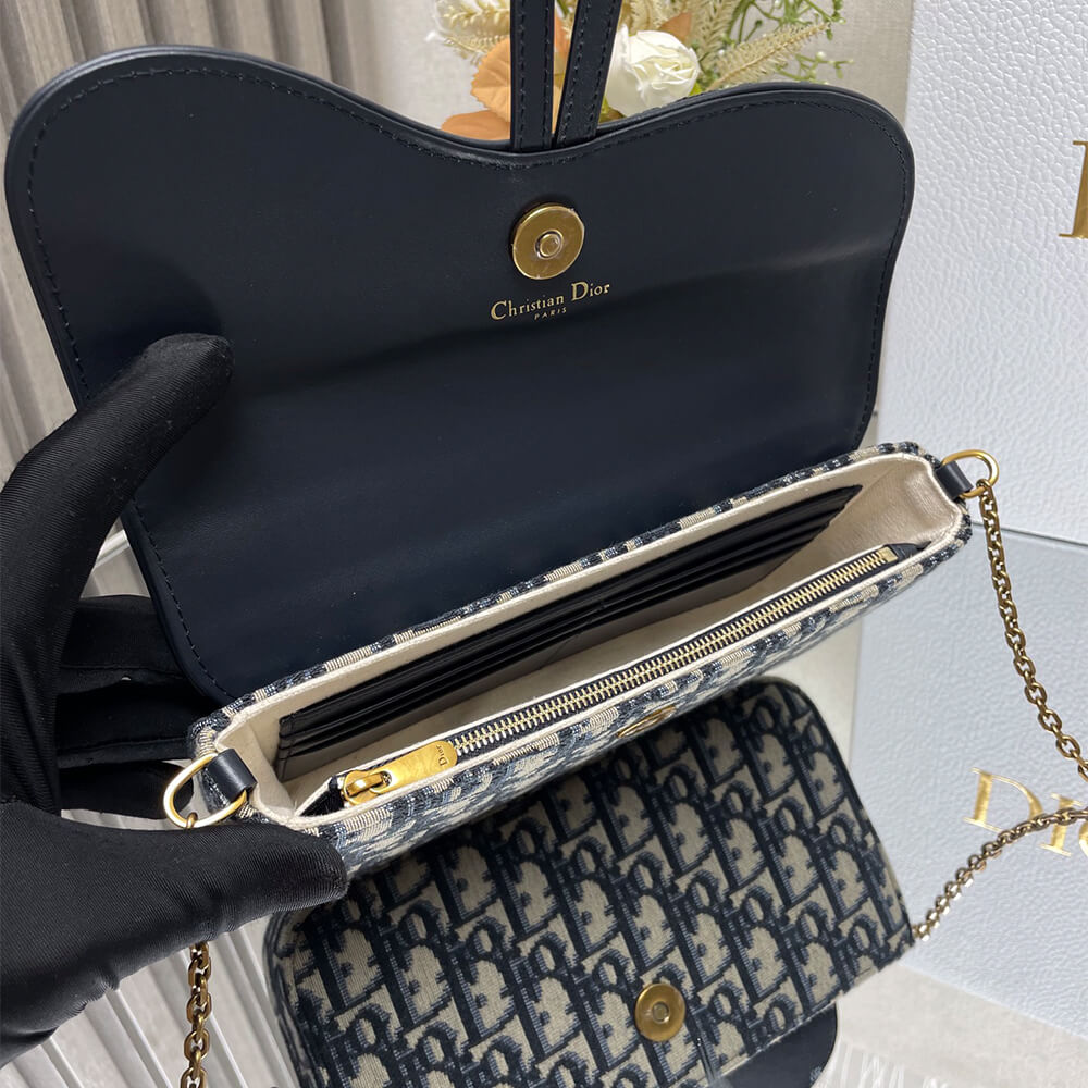 Medium Saddle Pouch with Chain